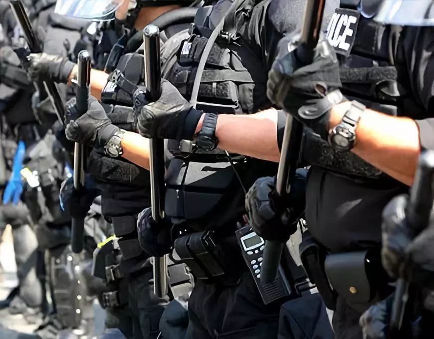 baton1.jpg baton1.jpg